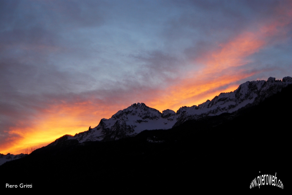 8 - Alba in Val Bregaglia, 6 feb. 2011.jpg